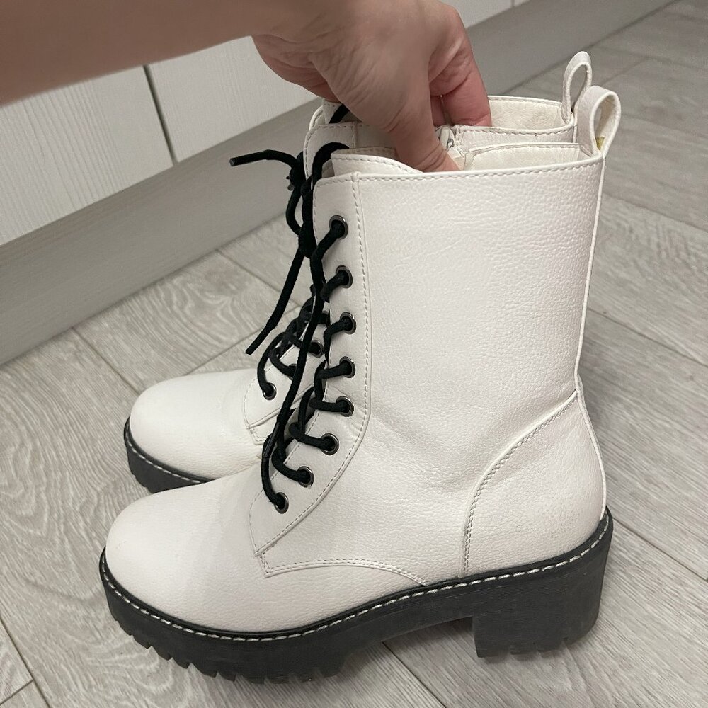 Union Bay White Combats